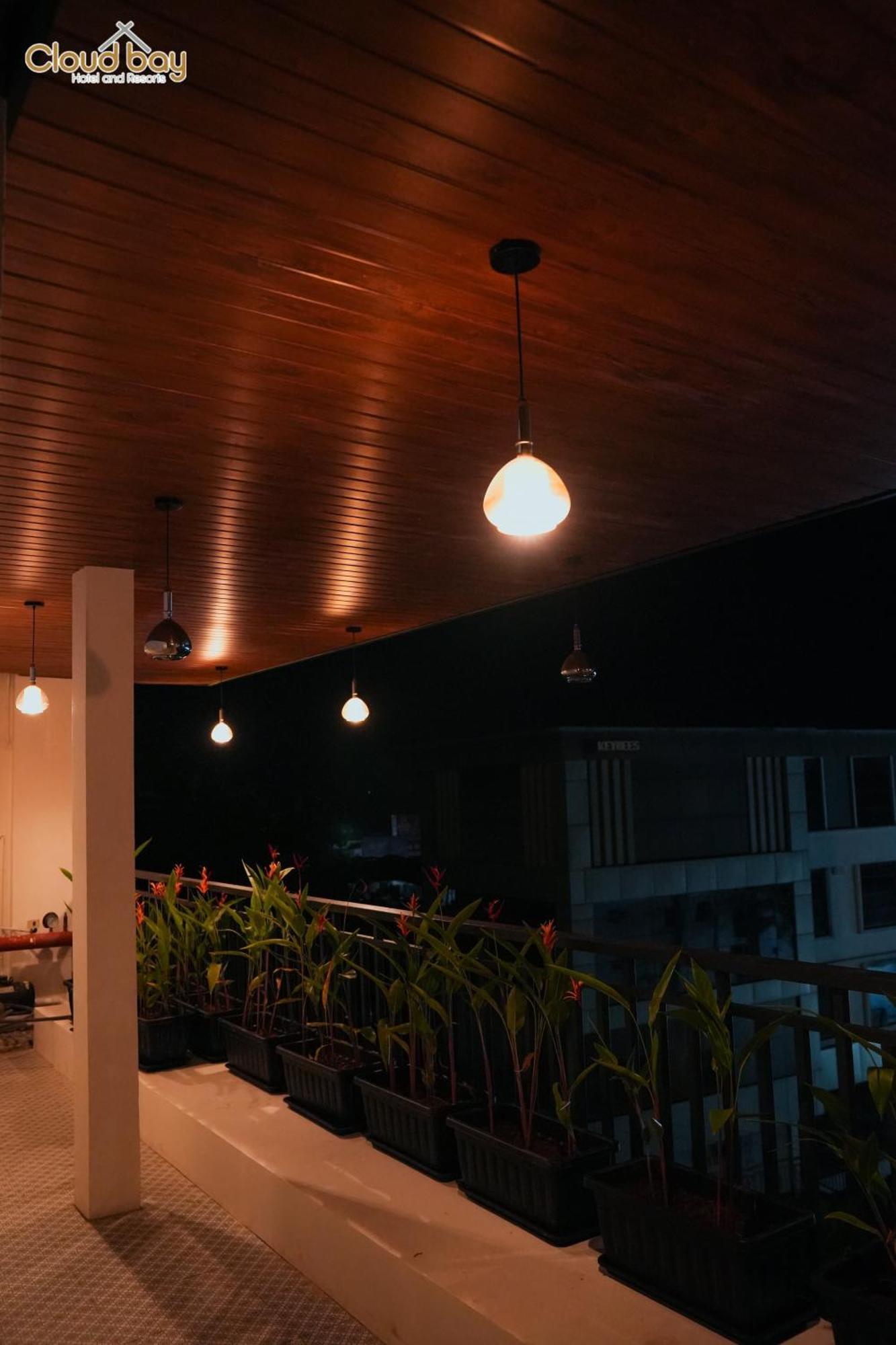 Hotel Cloud Bay Manjeri Exterior photo