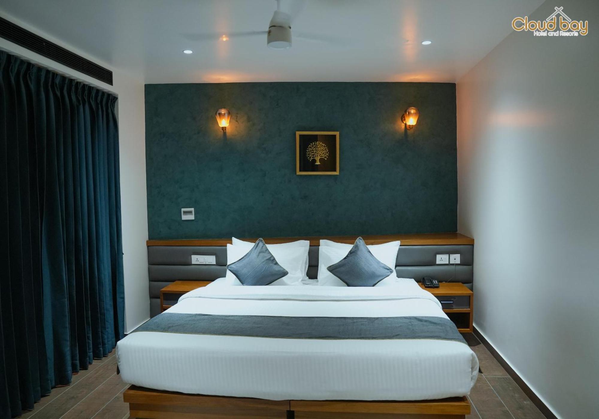 Hotel Cloud Bay Manjeri Exterior photo